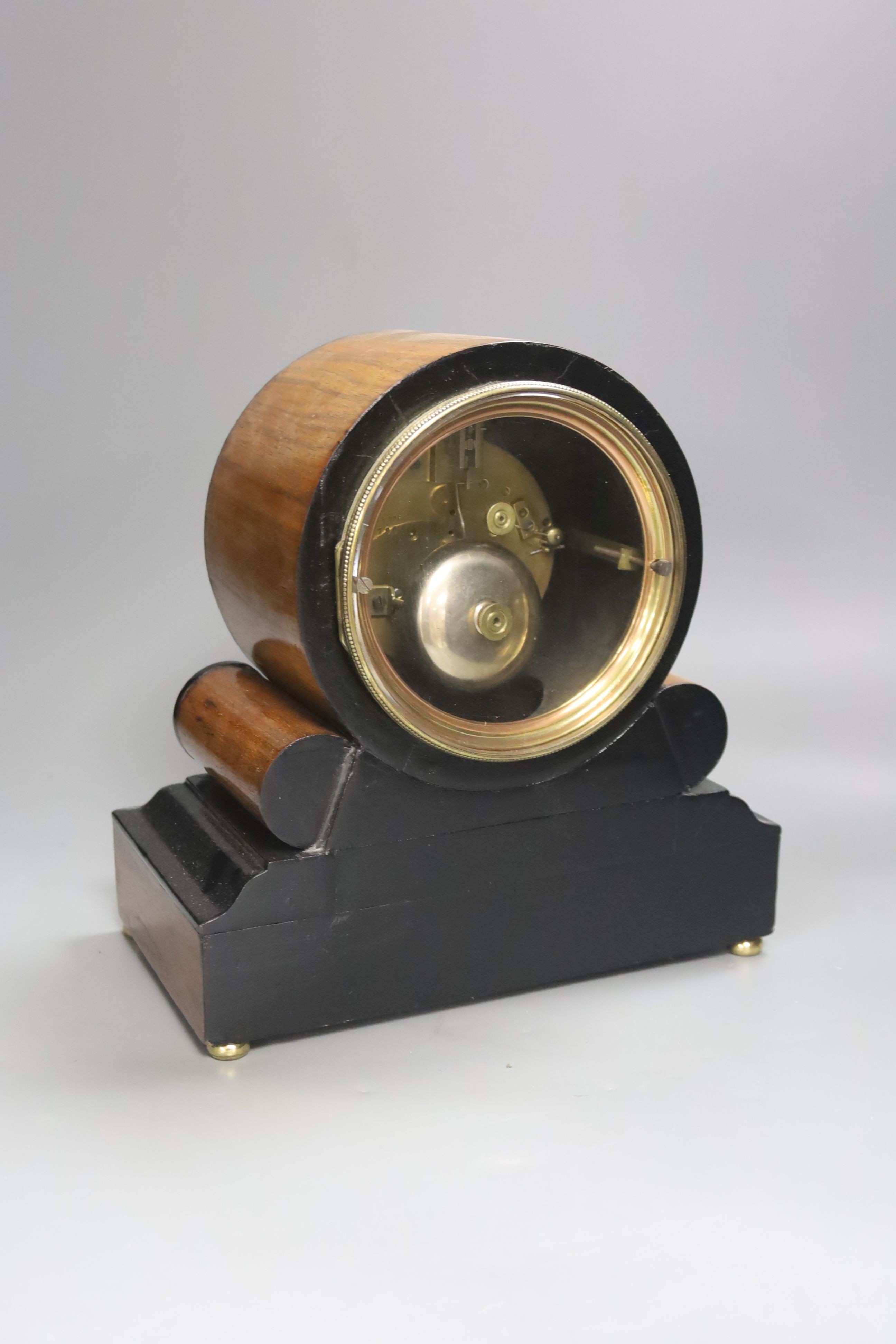 A Victorian mahogany mantel clock, height 25cm